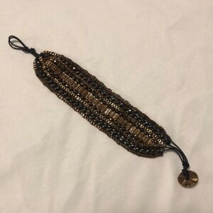 Fitted beaded bracelet